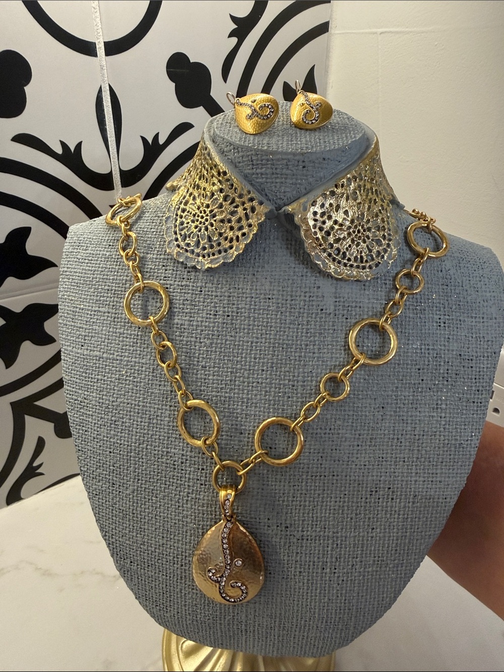 EUC Brighton Versailles Collonade Pendant Necklace and Earring Set